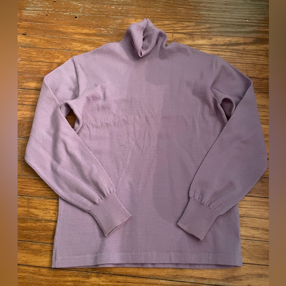 Vintage Pecorella Women’s Light Purple Wool Turtleneck Sweater (size 12)
